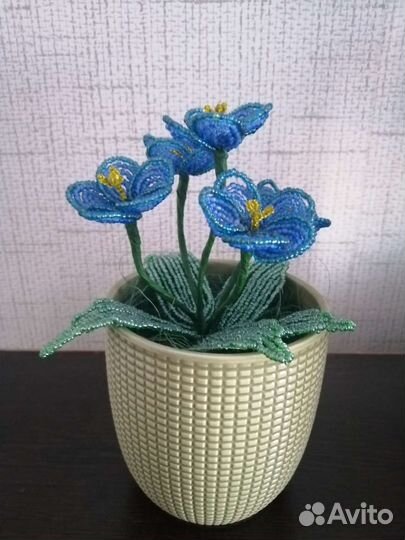 Фиалка из бисера