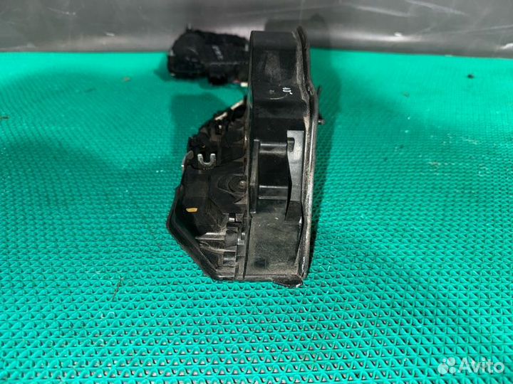 Замок боковой двери передний левый Bmw 7-Series