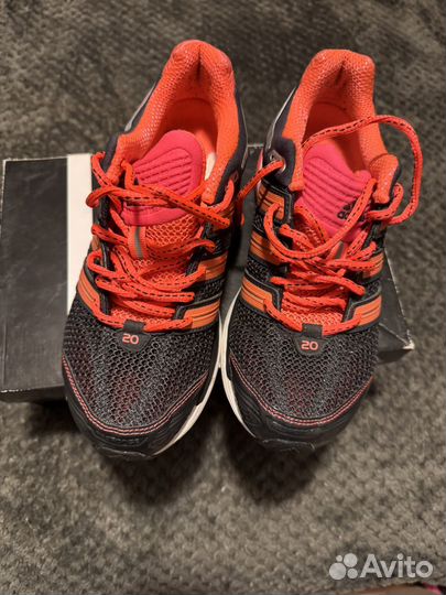 Кроссовки Adidas новые 36 размер