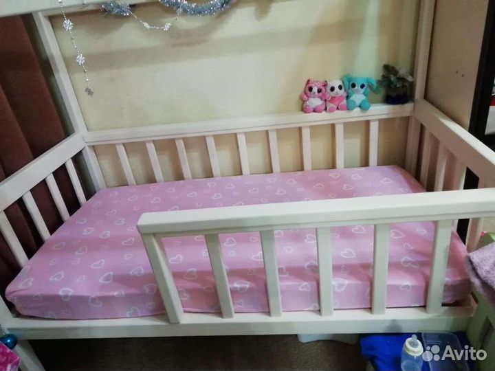 Детская кроватка домик