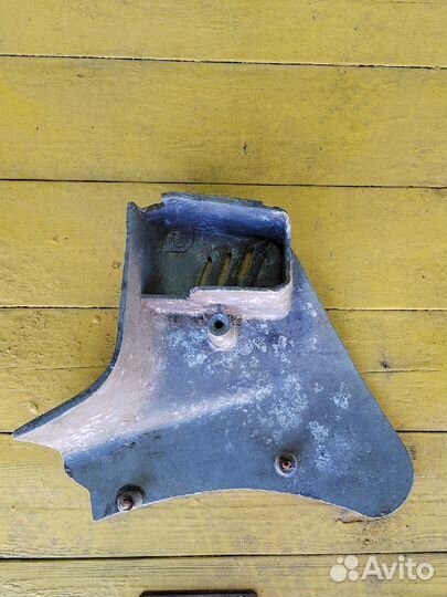 Крышка правая карбюратора иж