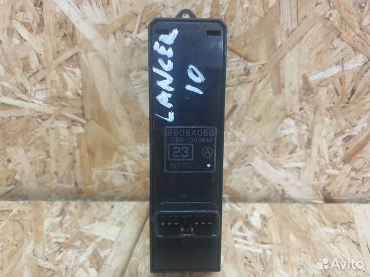 Блок управ. стеклоподъемниками Mitsubishi Lancer10