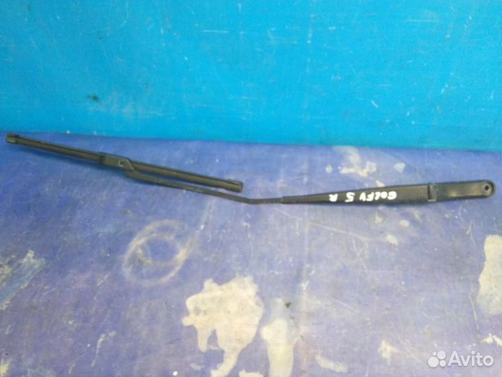 Поводок стеклоочистителя передний правый VW Golf V