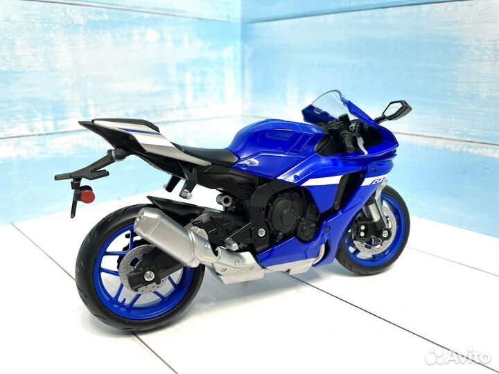 Модель мотоцикла Yamaha YZF R1 1:12