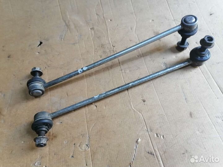 Тяги переднего стабилизатора VW Passat B6