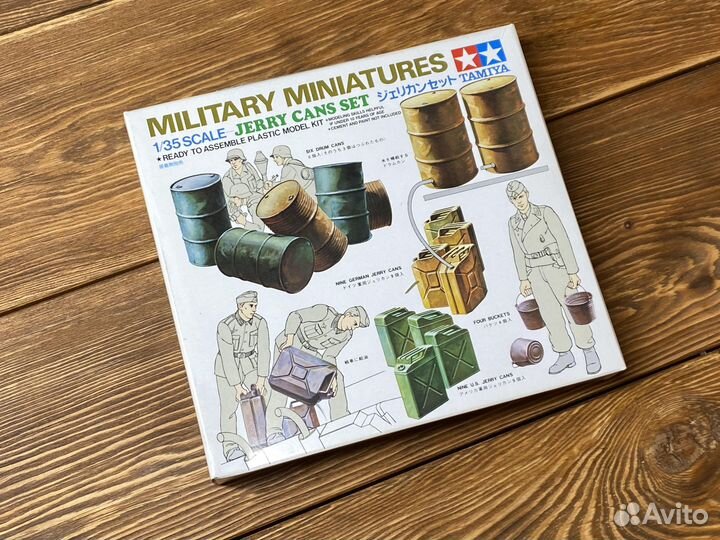 Набор бочек, канистр и ведер от Tamiya 35026, 1/35