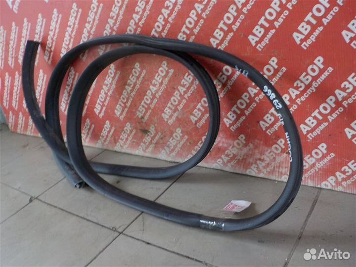 Уплотнитель двери передний правый Renault Logan