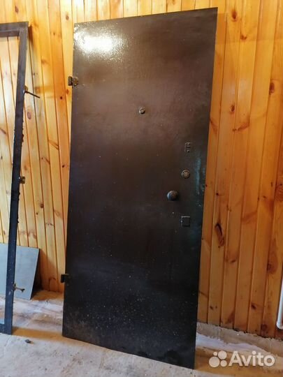 Дверь входная металлическая