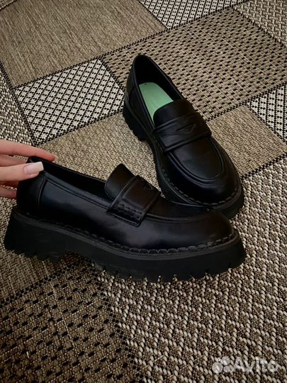 Лоферы женские