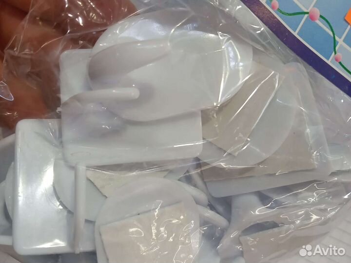 Пластмассовые крючки - вешалки