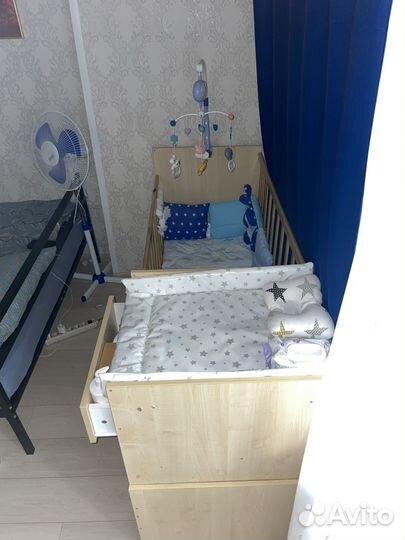 Детская кроватка и комод