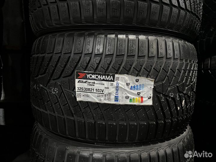 Yokohama BluEarth Winter V905 325/30 R21 и 285/35 R21 105V