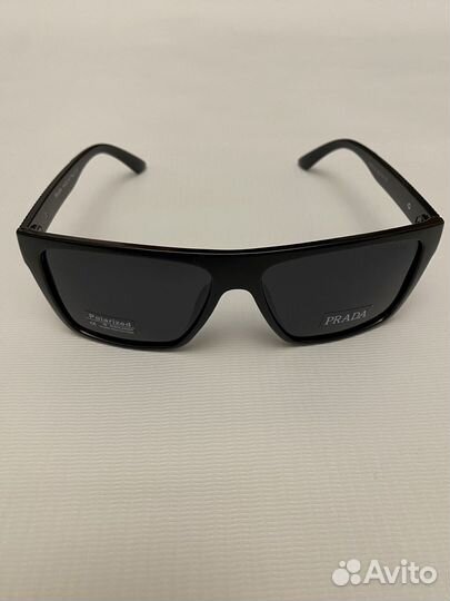 Солнцезащитные очки Prada мужские