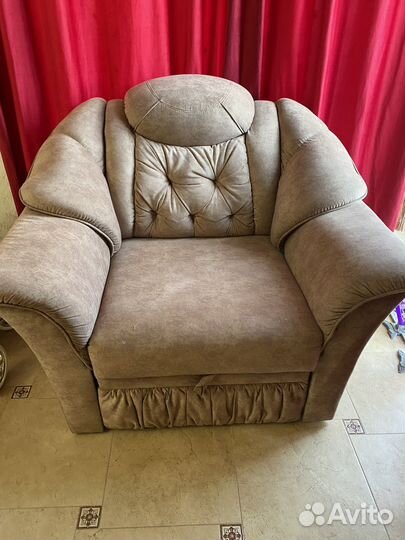 Диван с креслом