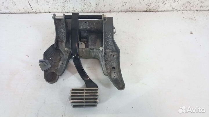 Педаль тормоза Volkswagen Toureg 1