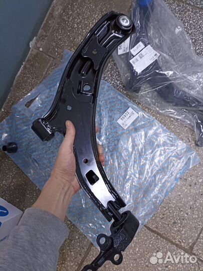 Рычаг перед. подвески нижн. лев. Nissan Almera N16