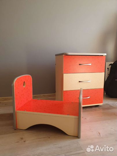 Комплект мебели в детскую