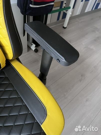 Компьютерное кресло red square