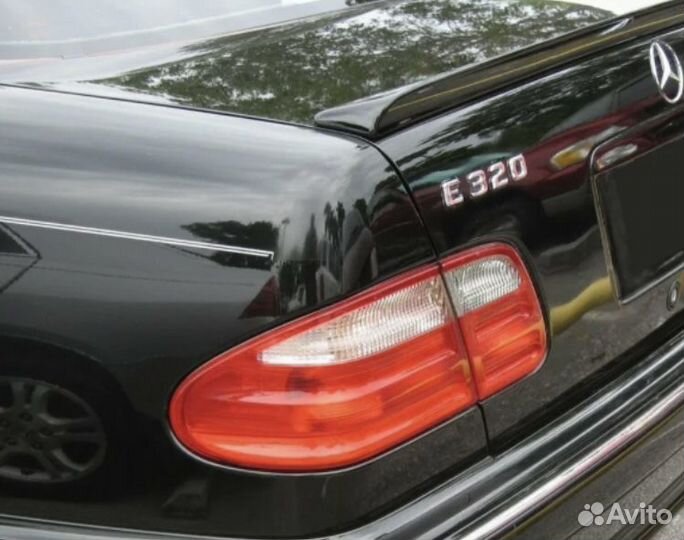 Споллер-накладка на багажник мерседес w 210