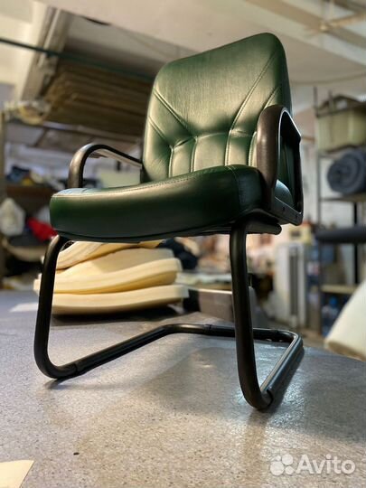 Офисное кресло