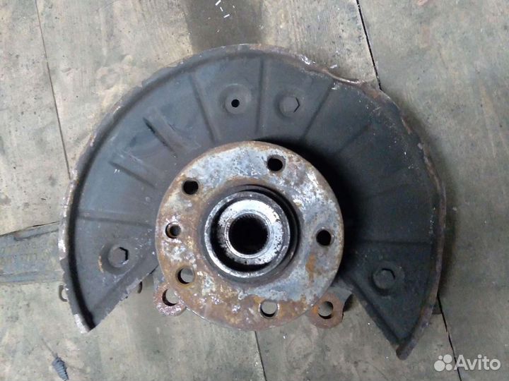 Кулак передний левый, правый touareg 7L