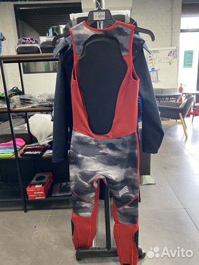 Гидрокостюм раздельный с защитой спины jetpilot