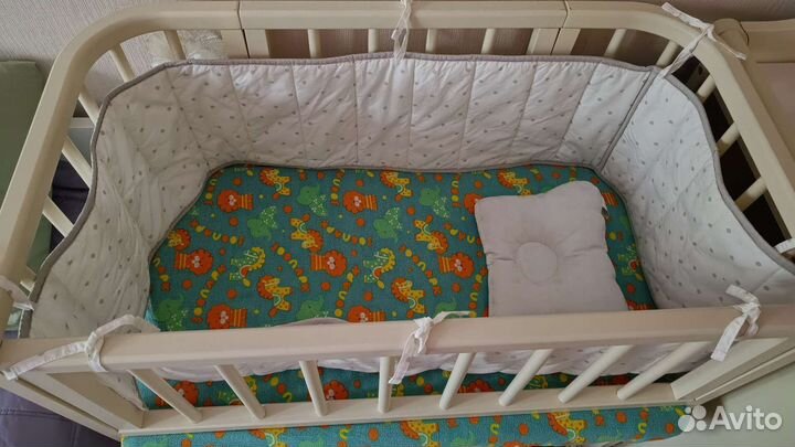 Детская кроватка и пеленальный комод
