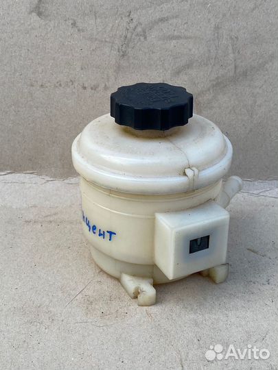 Бачок гура Hyundai Accent