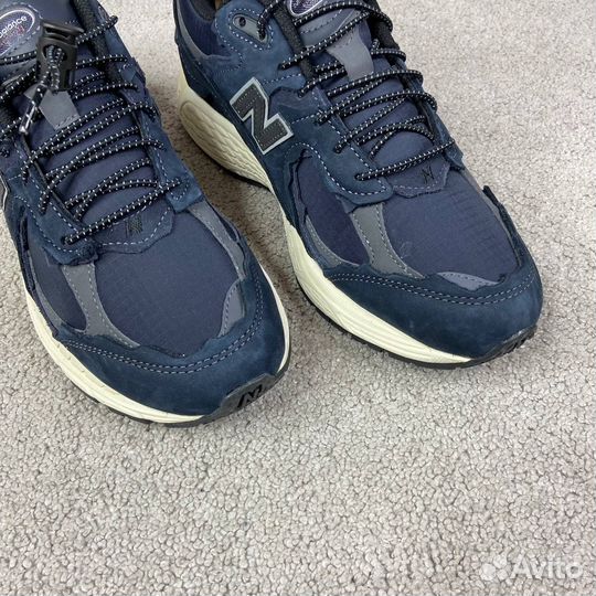 Оригинальные кроссовки New Balance 2002R 8.5US