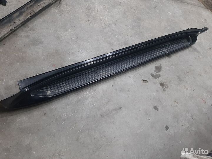 Подножка порог левая LC 200/Lexus 570 2007-15