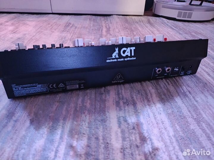Синтезатор Behringer CAT