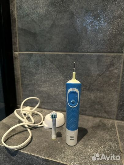 Электрическая зубная щетка Braun Oral-B Vitality