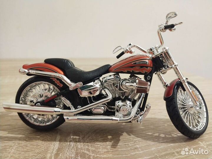 Модель 1:12, новая, Harley-Davidson CVO Breakout