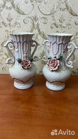 Парные вазы с лепниной