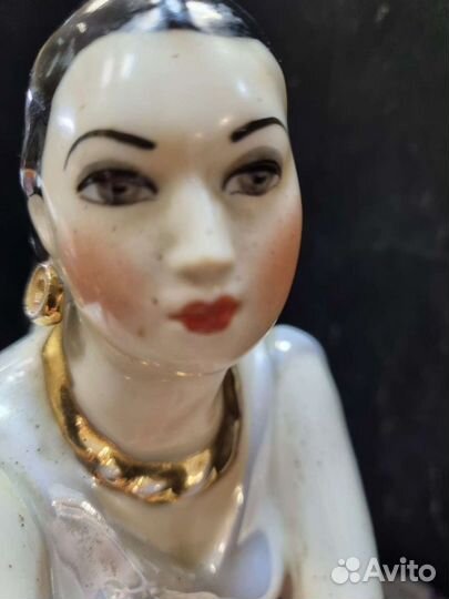 Статуэтка. Фарфор. СССР. цыганка. Дулёво. Есть пот