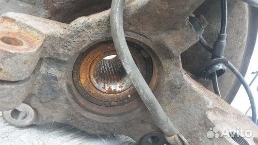 Ступица передняя левая dodge caliber (AVN03K901)