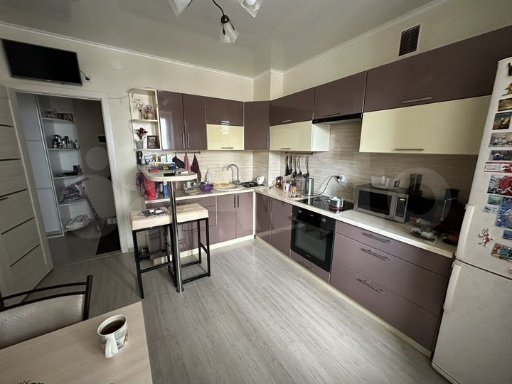 2-к. квартира, 64 м², 3/16 эт.