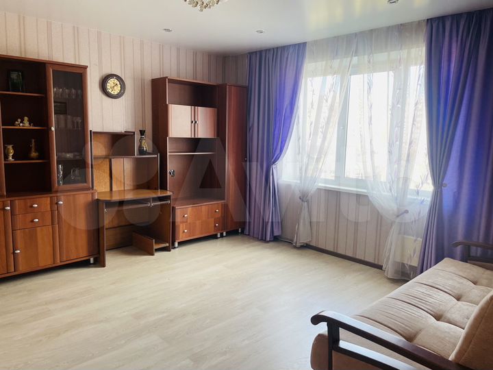 2-к. квартира, 54 м², 3/10 эт.