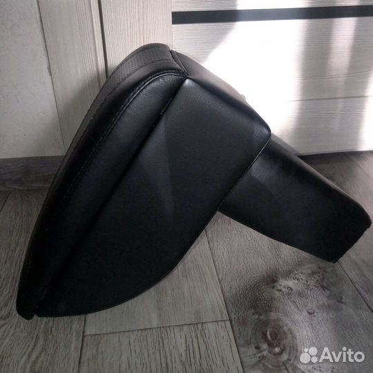 Подлокотник для LADA xray