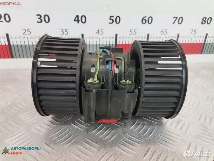 Моторчик печки Renault Scenic 3 2011 272109961R