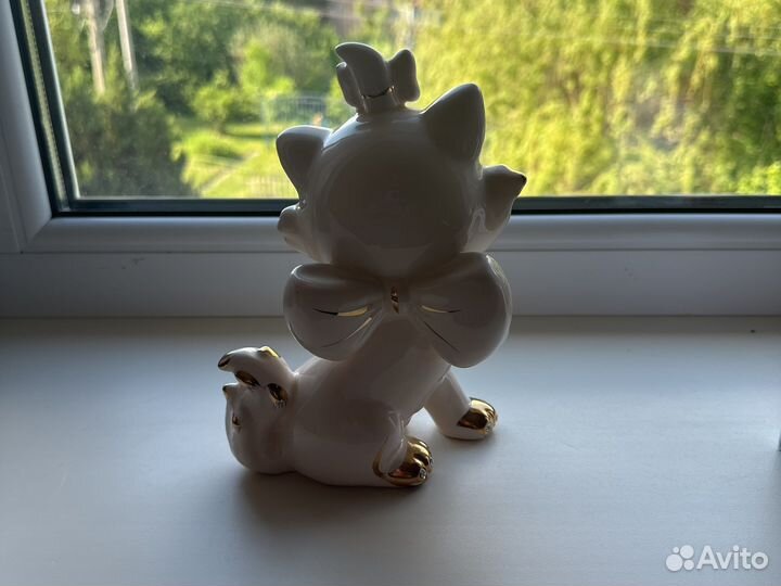 Статуэтка кошка