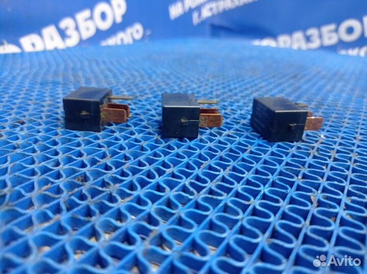 Реле Mitsubishi Lancer Cedia седан 4G15 2002