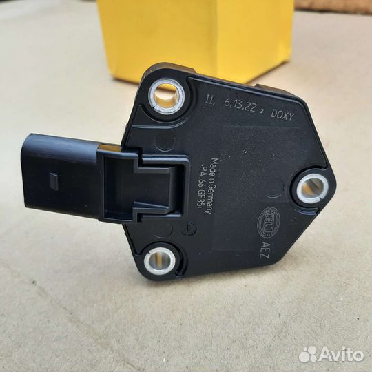Датчик уровня масла. hella 6PR013680011