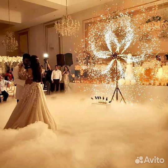 Тяжелый дым, холодные фонтаны, конфетти на свадьбу