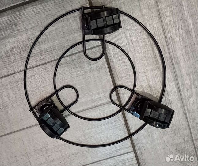 Подставка на колесах под кашпо