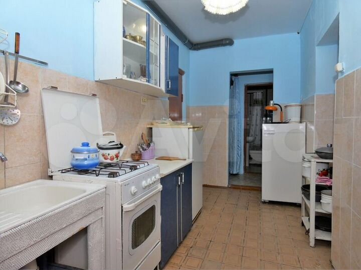 Комната 14 м² в 5-к., 1/3 эт.