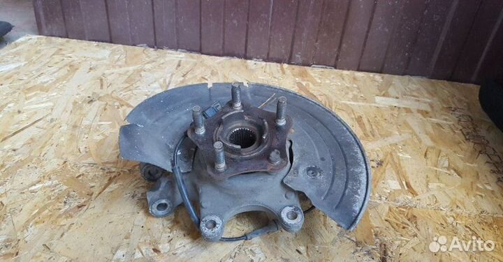 Кулак задний правый Jaguar Xj X351