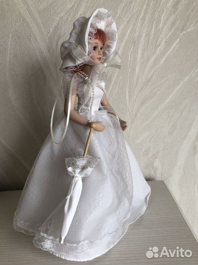 Кукла фарфоровая с зонтиком