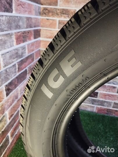 Pirelli Formula Ice 235/60 R18 107T