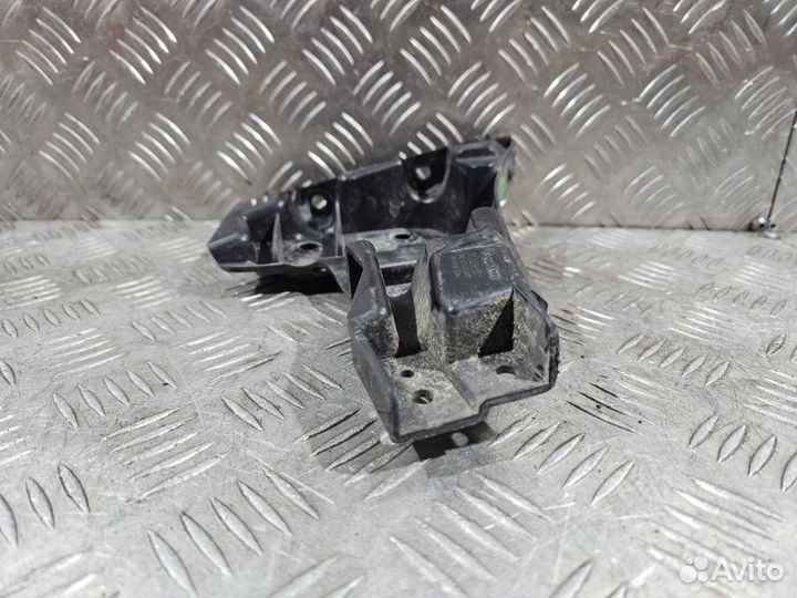 Крепление бампера переднее левое Volvo S60 FS